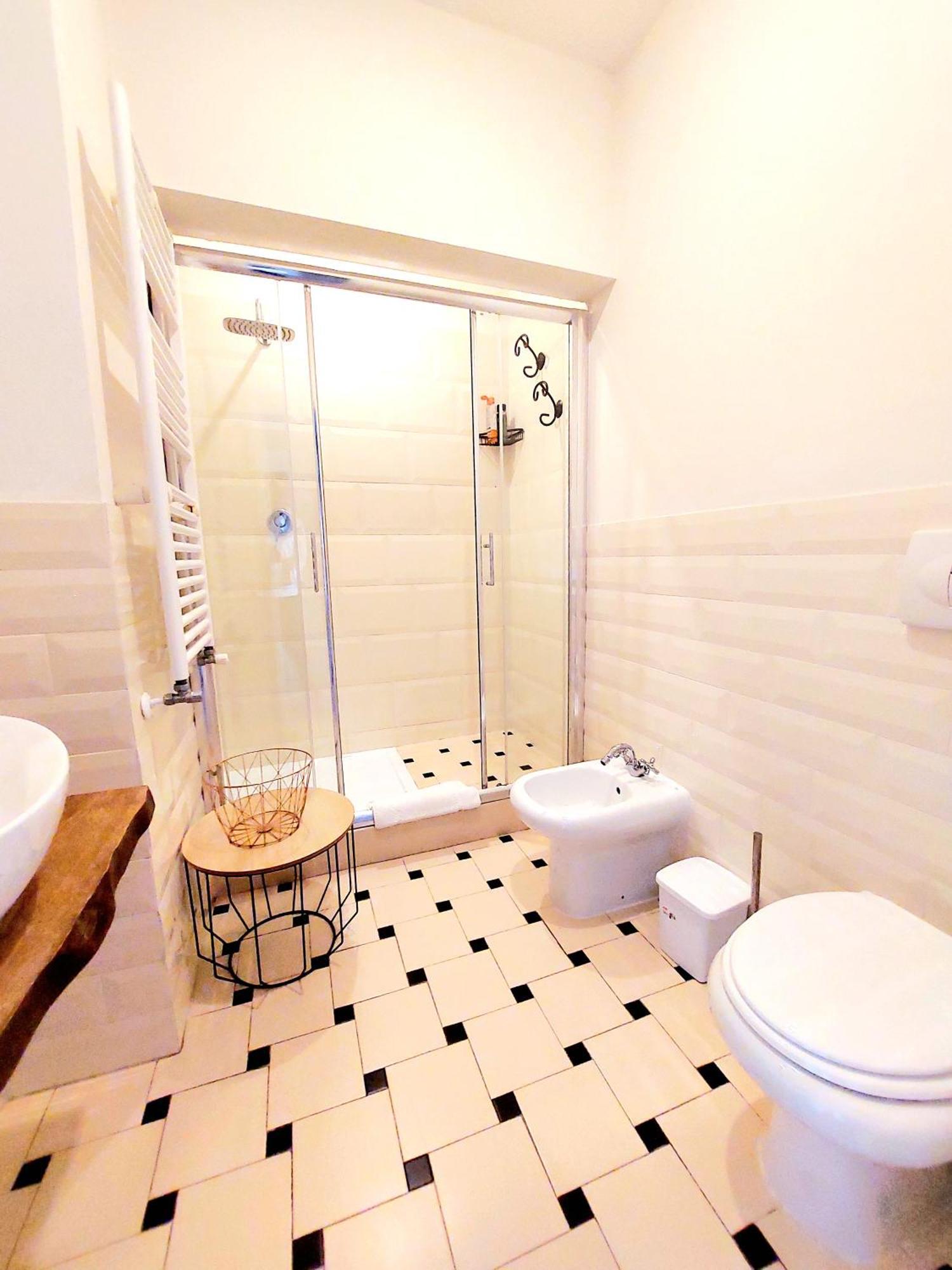 Vanity Apartment - 4 Bedrooms With 4 Bathrooms - Ac & Wifi Рим Екстериор снимка